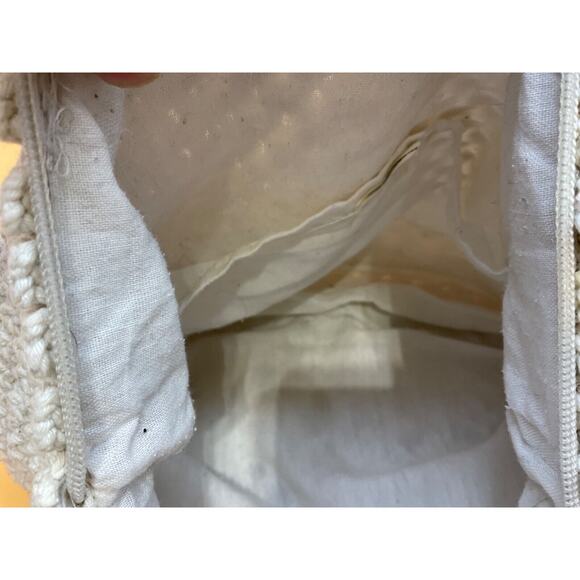 Vintage Crochet Knit Shoulder Bag Ivory Boho 13"W 10"H Wooden Beads Zip Closure - Picture 6 of 6